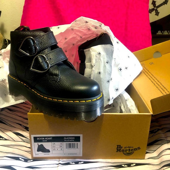 Dr. Martens Shoes - ❤️Dr Marten Devon Heart Brand New in Box!size 8 women’s UNWORN! Gorgeous❤️❤️